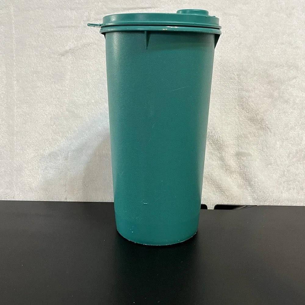 VTG Tupperware Round #563-8 Beverage Pitcher Flip-top Lid A-Tab Teal Green